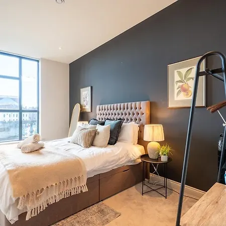 Sleek 1Br City Flat - Sofa Bed Apartment Leeds (West Yorkshire)