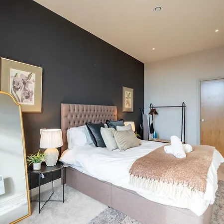 Luxurious 1Br City Flat - Sofa Bed