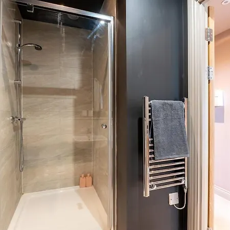 Luxurious 1Br City Flat - Sofa Bed Apartment *